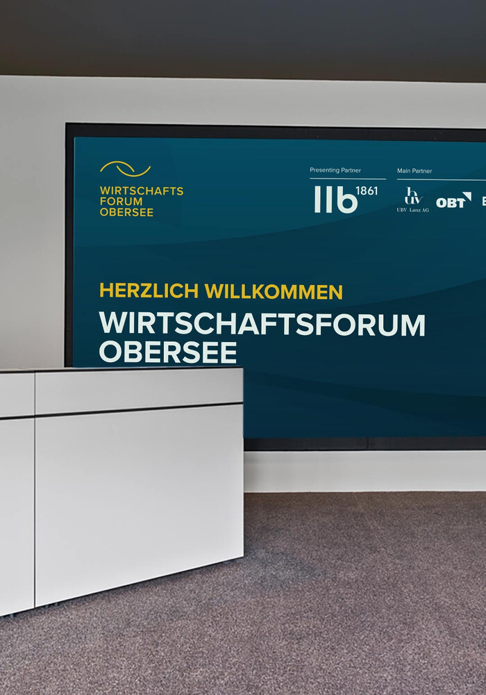 Begrüssung auf dem Bildschirm im Foyer